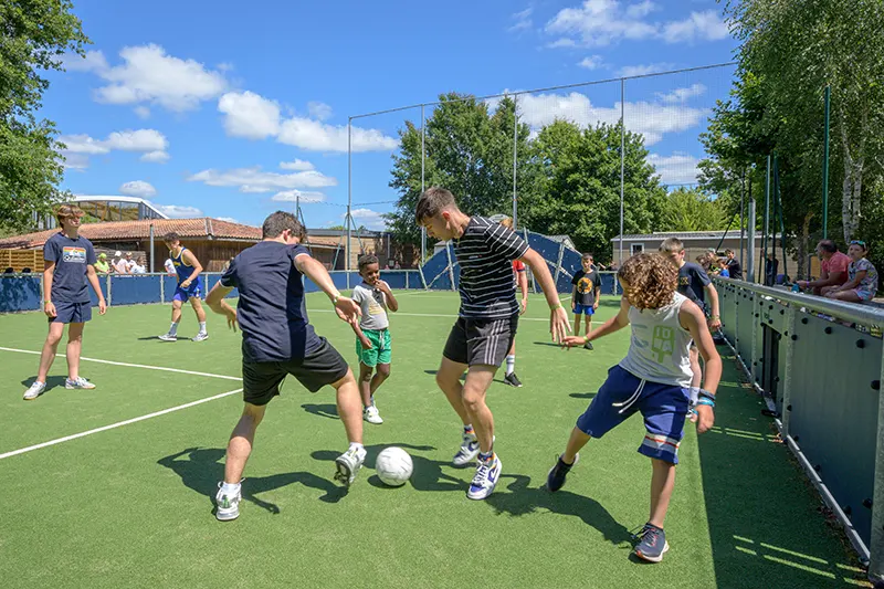 Multifunktionaler Sportplatz